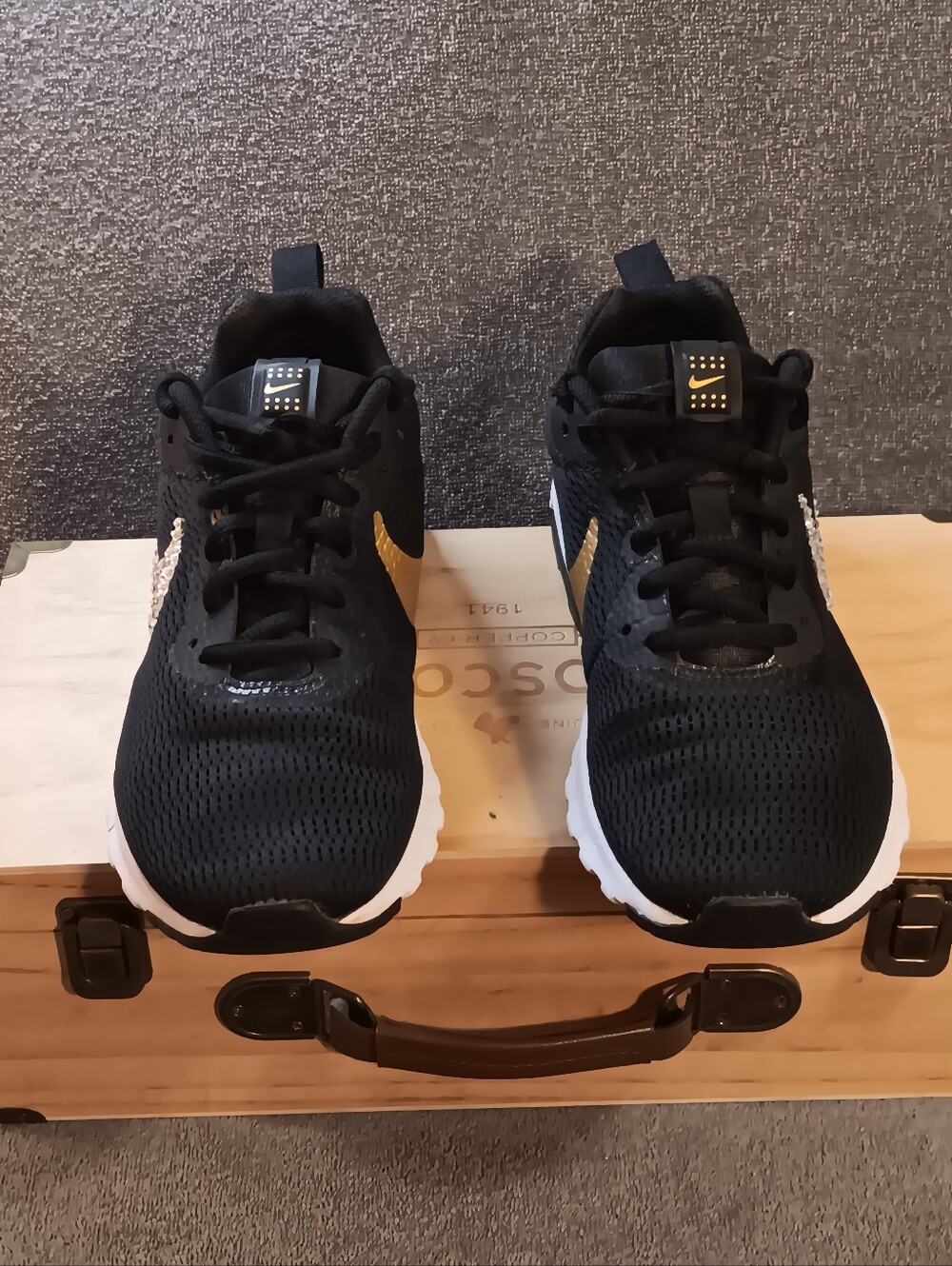 Nike Women's Air Max Motion Sneakers, Size 7 - Picture 2 of 9